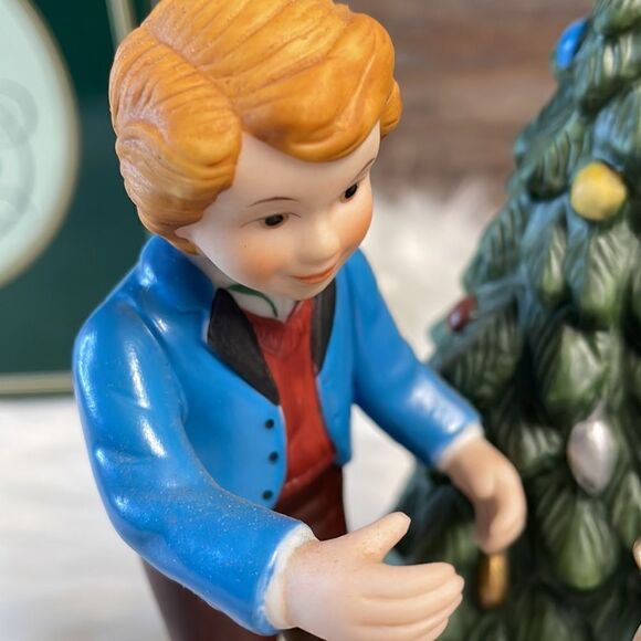 Avon Vintage 1982 Porcelain Christmas Collectible, Christmas Memories Series - Picture 8 of 11